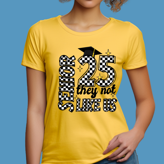 Senior 2025 T-Shirt - Retro Checkered 2025 Graduate Shirt